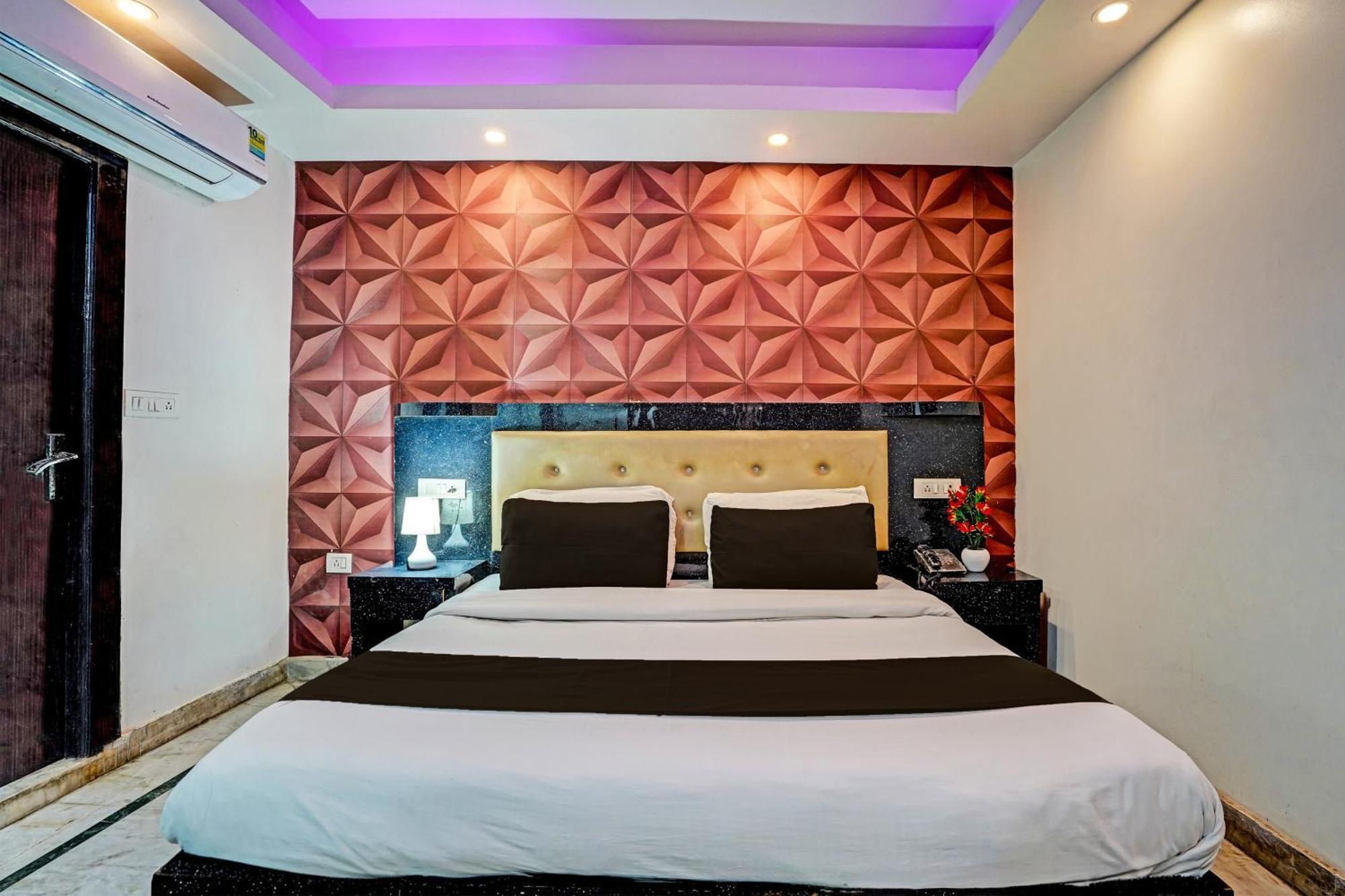 Collection O Noida Saffron Hotel Ngoại thất bức ảnh