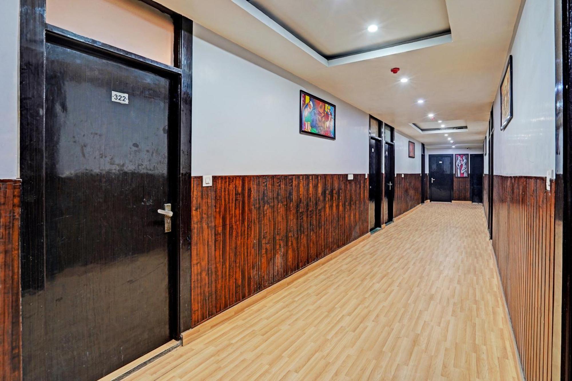 Collection O Noida Saffron Hotel Ngoại thất bức ảnh
