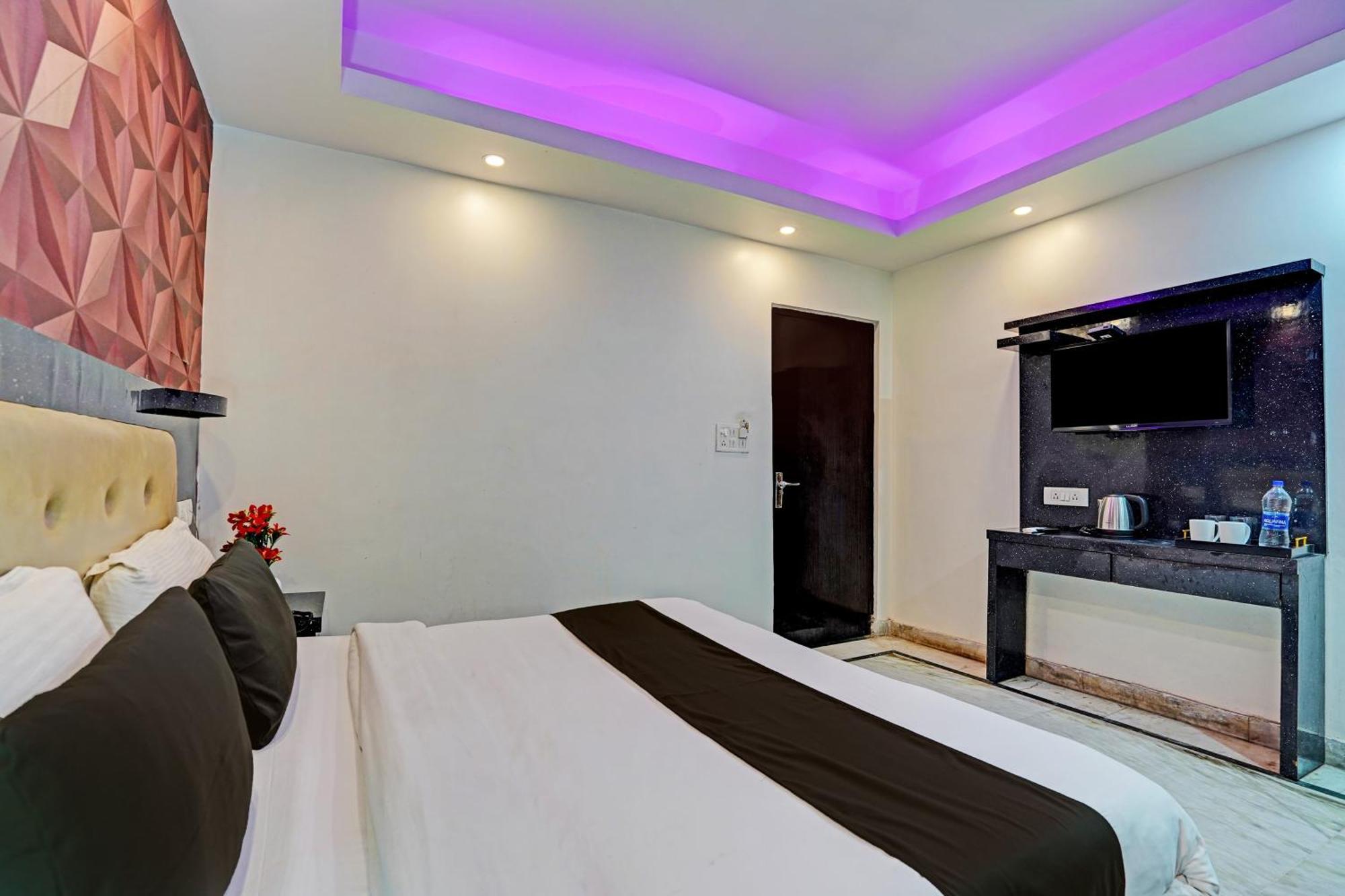 Collection O Noida Saffron Hotel Ngoại thất bức ảnh