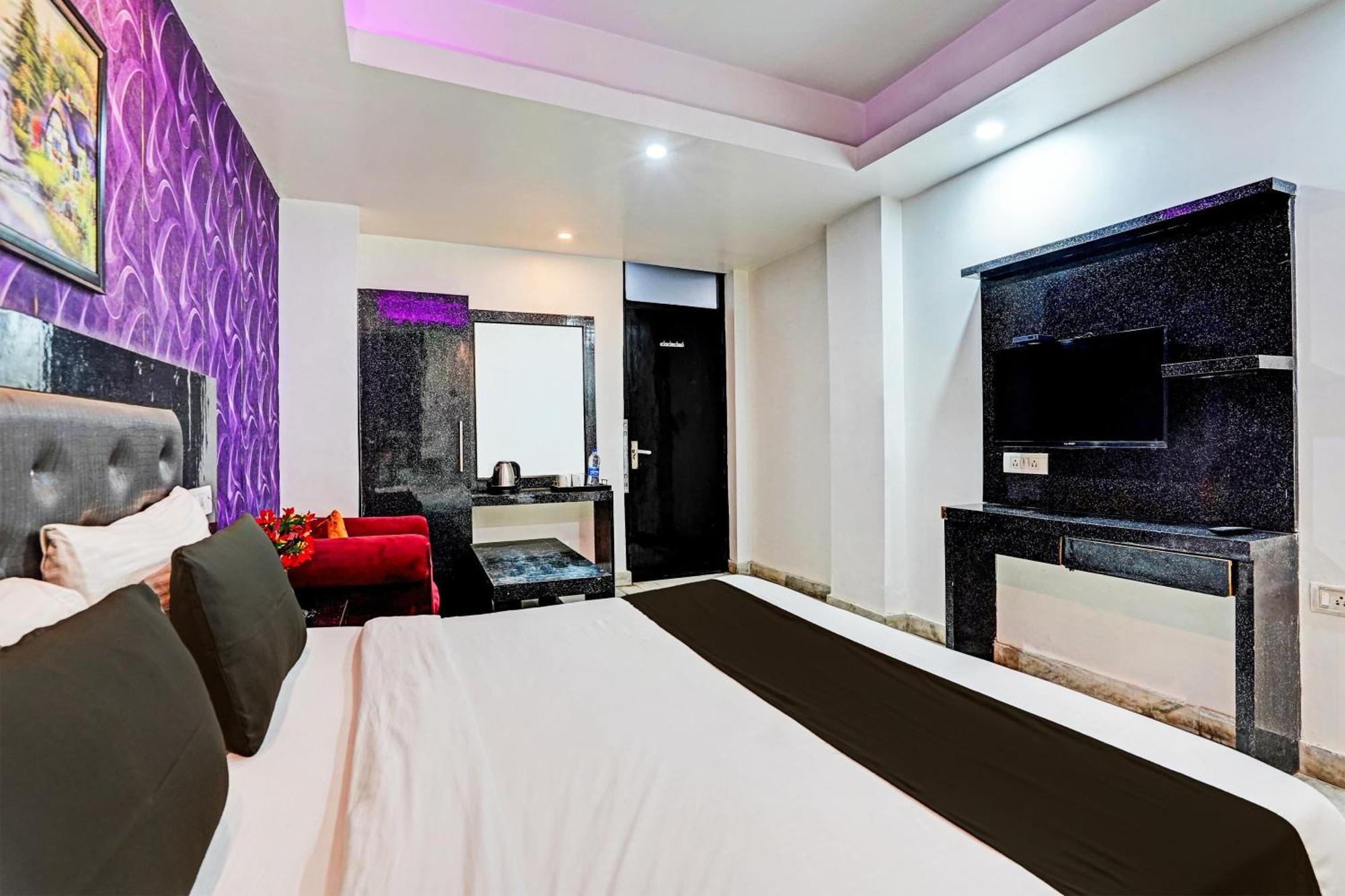 Collection O Noida Saffron Hotel Ngoại thất bức ảnh