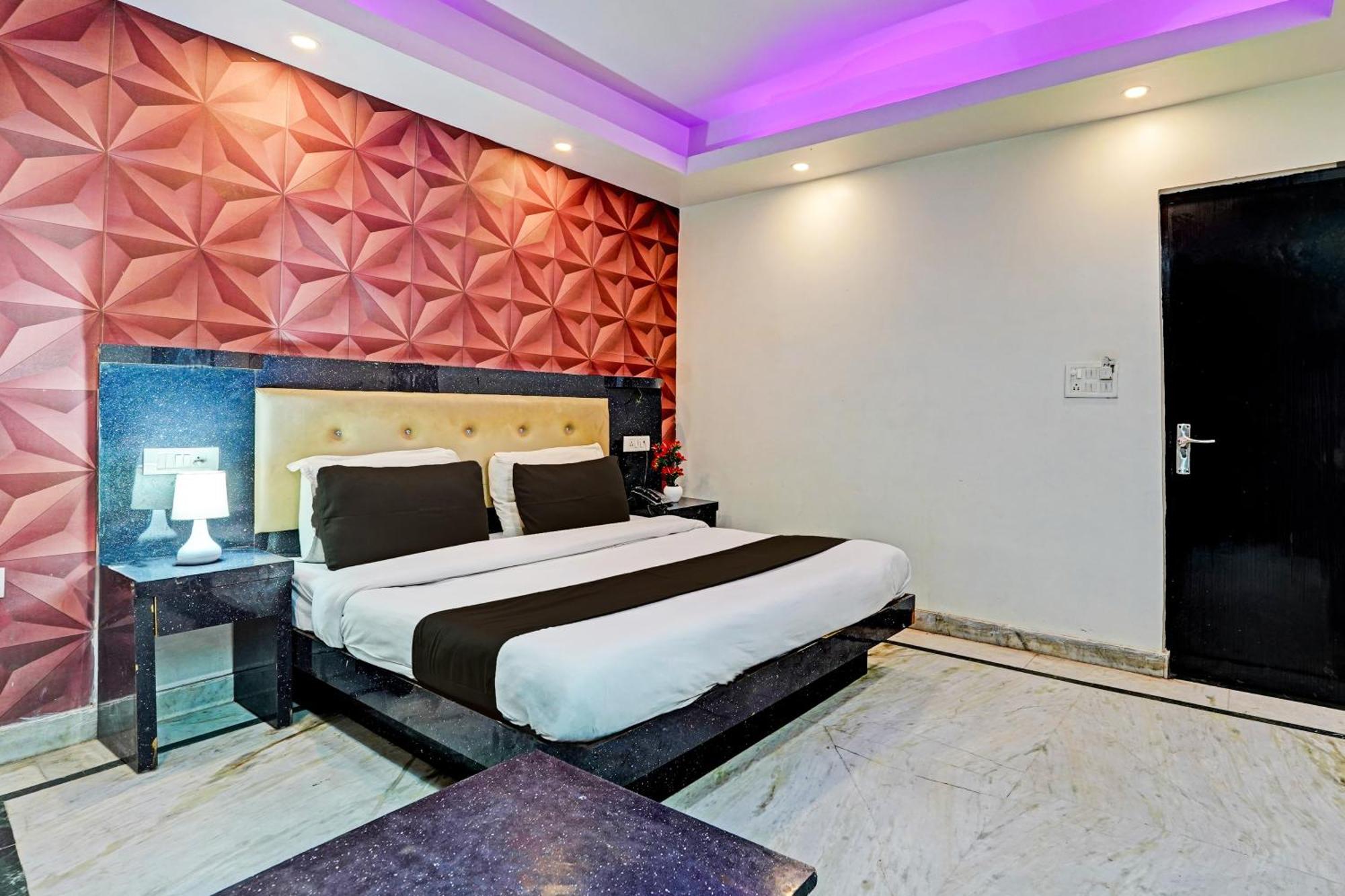 Collection O Noida Saffron Hotel Ngoại thất bức ảnh